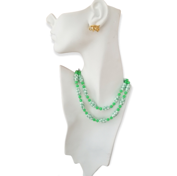 Vintage 1960s Mid Century Lime Green and White Acrylic Beaded Necklace - Picture 2 of 8